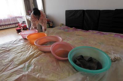 富县楼上漏水，住户失联，小区没物管，业主维权难！律师来支招……